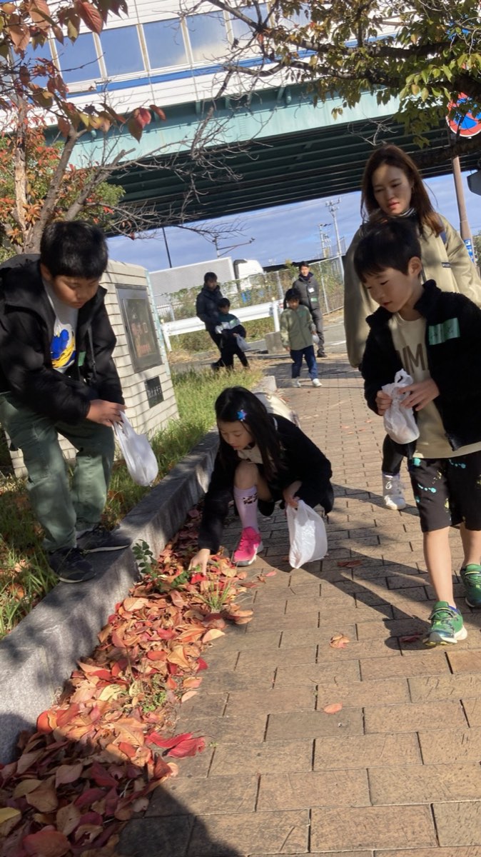 【イベント】西宮市「つながろうフェス」で植物を拾いながらアートを描くウォーキング体験を実施(11月23日) 写真3